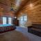 Mountain View Lodge, 8 BR, Hot Tub, Pool Table, Theater Room, Sleeps 24 - Gatlinburg