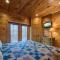 Mountain View Lodge, 8 BR, Hot Tub, Pool Table, Theater Room, Sleeps 24 - Gatlinburg