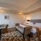 Crown Garden Hotel