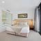 Stunning 2 bed 2 bath 8th floor - GC Getaways