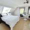 Guesthouse at the Amstel river with 2BR 2BA and garden