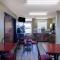 Super 8 by Wyndham Nixa/Springfield Area