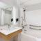 Microtel Inn & Suites by Wyndham Manchester - Newly Renovated