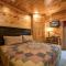 Mountain View Lodge, 8 BR, Hot Tub, Pool Table, Theater Room, Sleeps 24 - Gatlinburg