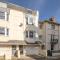 City central location, 2 min to the sea, 4-bedroom St Margarers townhouse, car-park & conference centre nearby, shops, coffee shops & restaurants - walking distance - Brighton & Hove