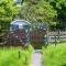 Nutkins Luxury Shepherd Hut with hot tub close to Lyme Regis - Uplyme