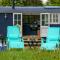 Nutkins Luxury Shepherd Hut with hot tub close to Lyme Regis - Uplyme