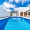 El Valle Golf Resort- Private Pool- Bbq- Parking