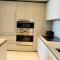 STAY AT THE TOP WITH AMAZING VIEWS By rent4us - 好莱坞