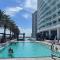STAY AT THE TOP WITH AMAZING VIEWS By rent4us - 好莱坞