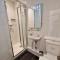Incredible Private Rooms All with Private Bathrooms in a Fully Serviced House next to City Centre with Free Parking