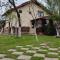 Cottage in traditional village Bradulet, Arges county - Brăduleţ