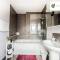 3 BedRoom House with 5 Beds House By Passionfruit Properties Near Coventry City Centre - BCC