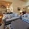 Creekside Quarters - Modern Farmhouse with Deep Creek your Backyard Oasis - Bryson City