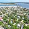 Sandpiper Cottage- Walk to Beach and Pier