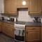Entire 2 bed apartment - Up to 4 guest - 10 min from station & town centre