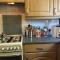Entire 2 bed apartment - Up to 4 guest - 10 min from station & town centre