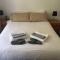 Entire 2 bed apartment - Up to 4 guest - 10 min from station & town centre