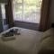 Entire 2 bed apartment - Up to 4 guest - 10 min from station & town centre