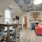 Ross & Ashleys Retreat (117 Marion St, #4)