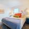 King & Queen Beds, Free Bikes, Large Deck, 2 miles from Downtown & Coliseum! - Fort Wayne