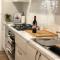 Comfy fully contained 2 bedroom home