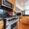 Newport Beach House 1 block from the beach FREE pickleball courts and 5 beach cruisers - شاطئ نيوبورت