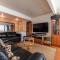 Newport Beach House 1 block from the beach FREE pickleball courts and 5 beach cruisers