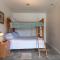 Newport Beach House 1 block from the beach FREE pickleball courts and 5 beach cruisers