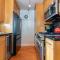 Newport Beach House 1 block from the beach FREE pickleball courts and 5 beach cruisers