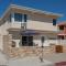 Newport Beach House 1 block from the beach FREE pickleball courts and 5 beach cruisers - شاطئ نيوبورت
