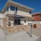Newport Beach House 1 block from the beach FREE pickleball courts and 5 beach cruisers - شاطئ نيوبورت