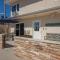 Newport Beach House 1 block from the beach FREE pickleball courts and 5 beach cruisers - شاطئ نيوبورت