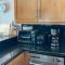 Newport Beach House 1 block from the beach FREE pickleball courts and 5 beach cruisers