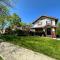 King & Queen Beds, Free Bikes, Large Deck, 2 miles from Downtown & Coliseum! - Fort Wayne