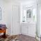 King & Queen Beds, Free Bikes, Large Deck, 2 miles from Downtown & Coliseum!