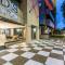 Lloyds Apartasuites Parque 93