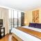Lloyds Apartasuites Parque 93