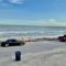 Oceanfront 2BR Cottage w Sunsets Views Comfy and Pet and Family Friendly