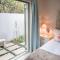 13 La Gratitude Luxury Apartment-with backup power for loadshedding
