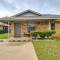 3 Mi to Dtwn Waxahachie Townhome with Fire Pit
