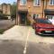Cheerful 4 bedroom house with garden free parking
