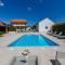 MP Luxury Holiday Home with swimming pool - Zára