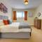 6 bedrooms, sleeps up to 16, secure parking space & comfort - Skegby