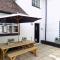 Double Award Winning, Stunning 1700's Grd 2 listed cottage near Stonehenge - Elegantly Refurbished Throughout - 埃姆斯伯里