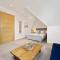 Spacious, newly renovated, three bedroom TOWN CENTRE duplex apartment with free parking, sleeps seven - Walking distance to beach