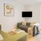 Spacious, newly renovated, three bedroom TOWN CENTRE duplex apartment with free parking, sleeps seven - Walking distance to beach