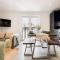 Spacious, newly renovated, three bedroom TOWN CENTRE duplex apartment with free parking, sleeps seven - Walking distance to beach