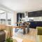 Spacious, newly renovated, three bedroom TOWN CENTRE duplex apartment with free parking, sleeps seven - Walking distance to beach