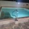 Casa Oasis Puertollano, una casa rural en Puertollano, agradable, con Piscina en zona tranquila